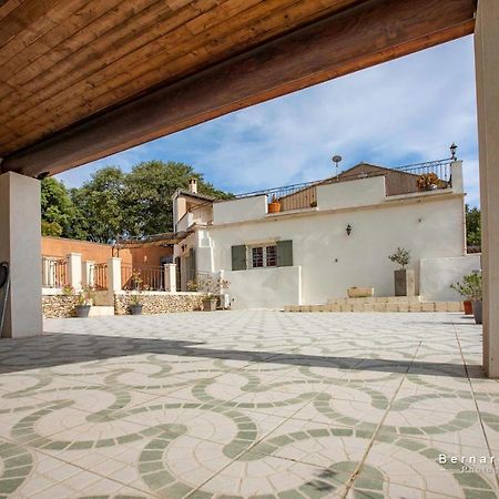 Villa Mas Saint Antoine Bourg-Saint-Andéol Exterior foto